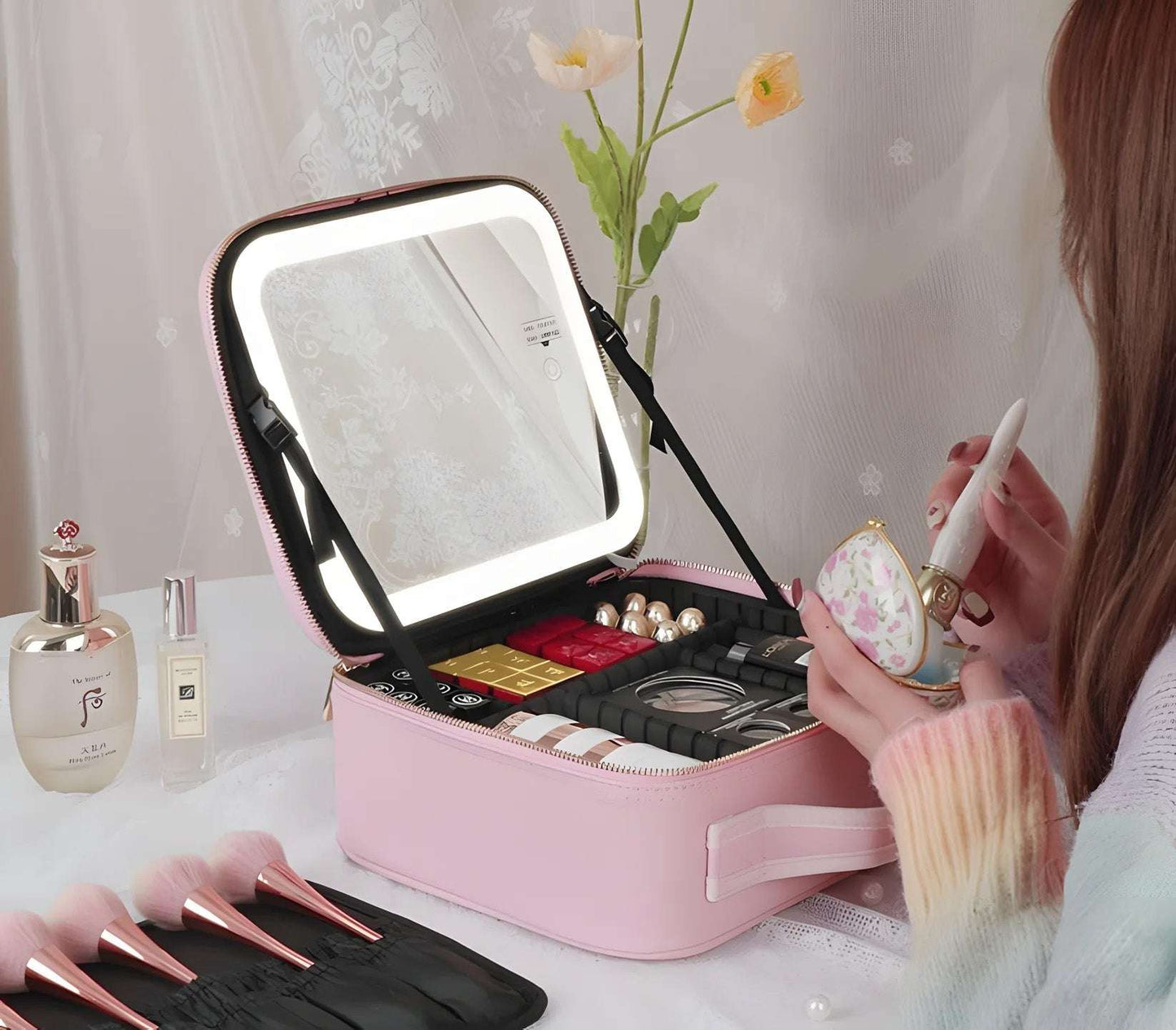 The WanderGlow Cosmetics Case OUEST